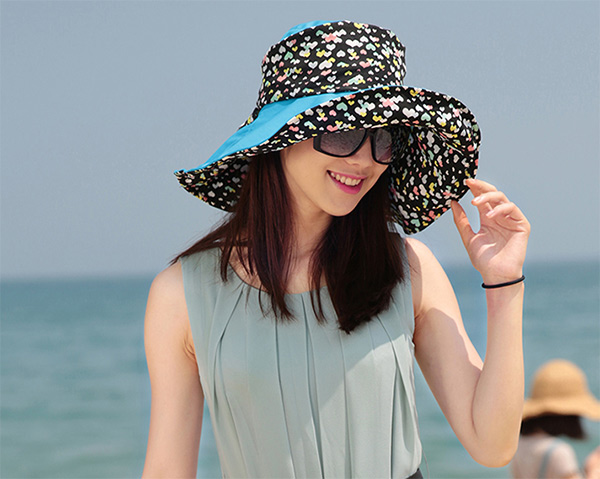 春夏除了化妆品来抵挡紫外线，一款休闲时尚的帽子一样可以
